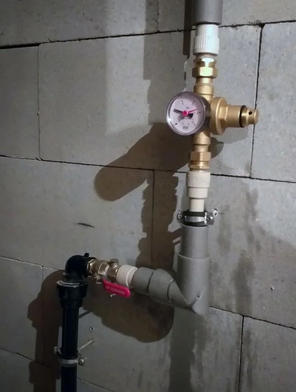 Instalace regulátoru tlaku vody na domovním přívodu